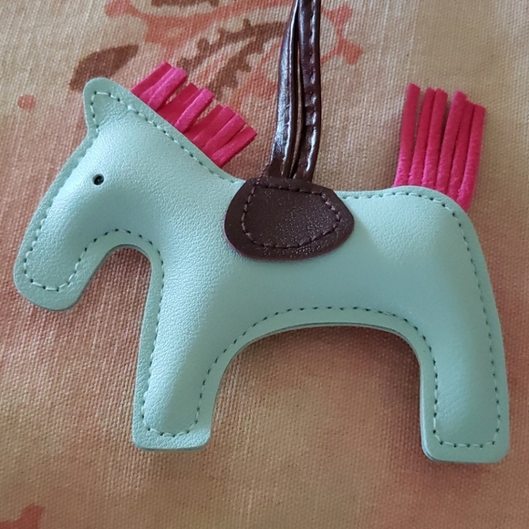 Horse Charm. Pony Farm Ranch Rodeo Horse Keychain - Picture 3 of 8